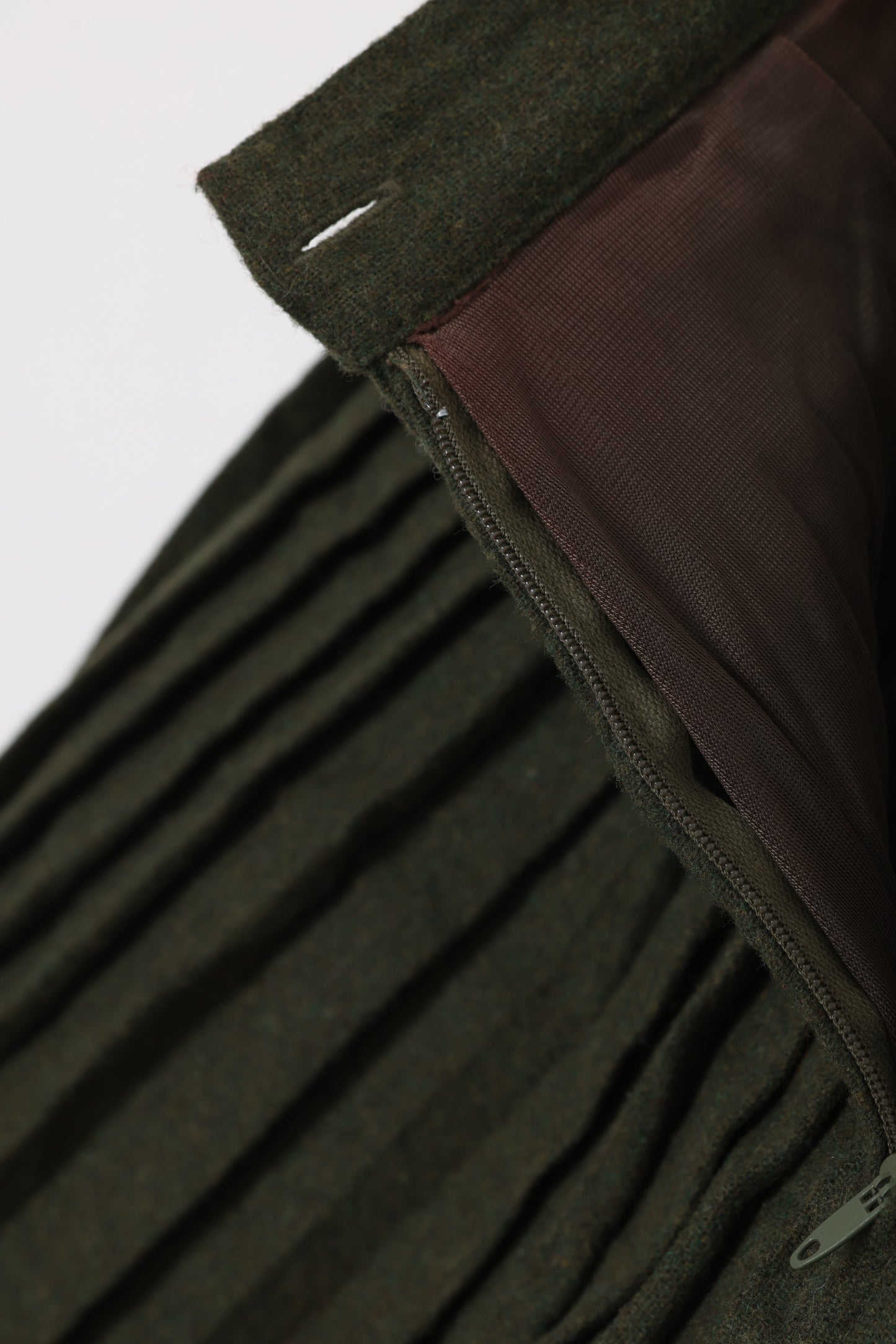1970s, Italian Border-Plaid Wool-Rich Knife-Pleated Leisure Skirt