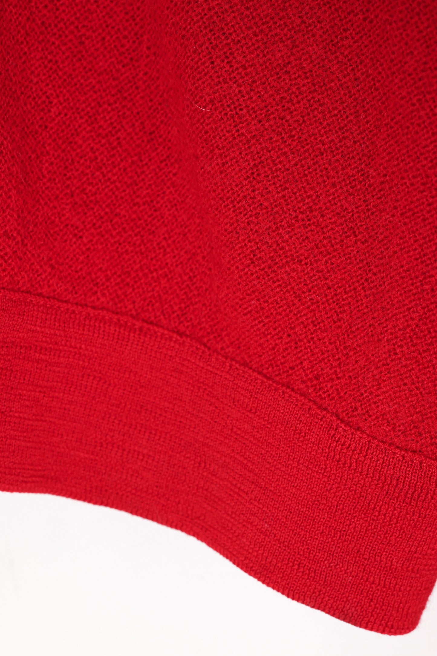 1978–1983, Clubhouse Cardigan, Saddle-Soft Shoulder Collapse, Long Rib Compression Cuff
