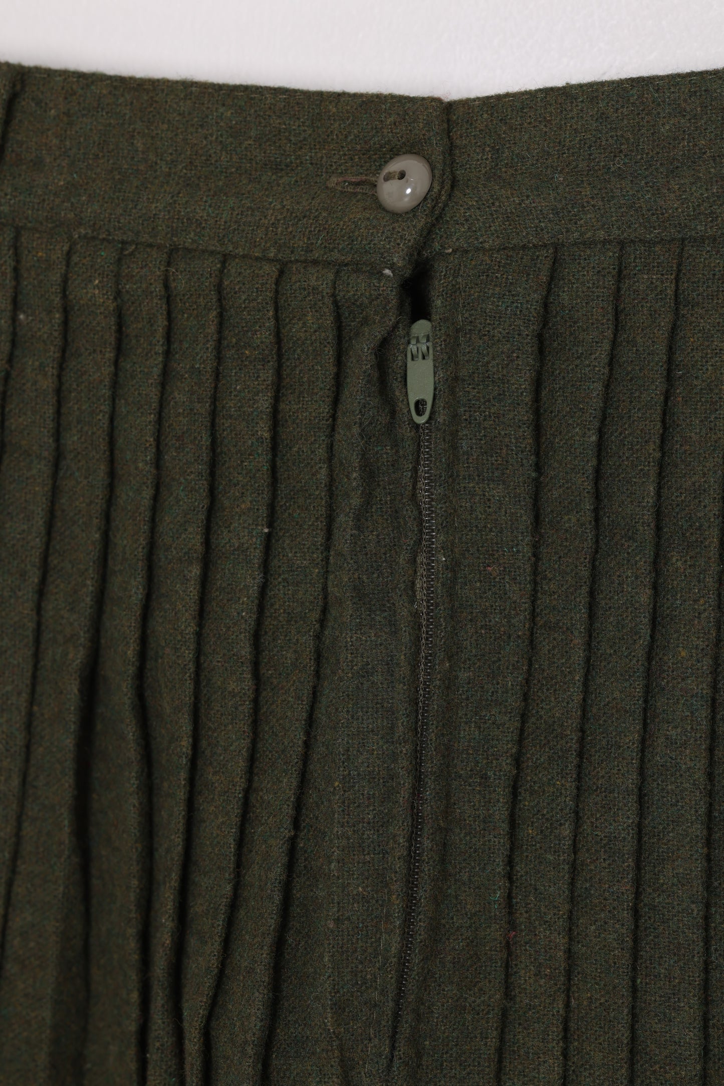 1970s, Italian Border-Plaid Wool-Rich Knife-Pleated Leisure Skirt