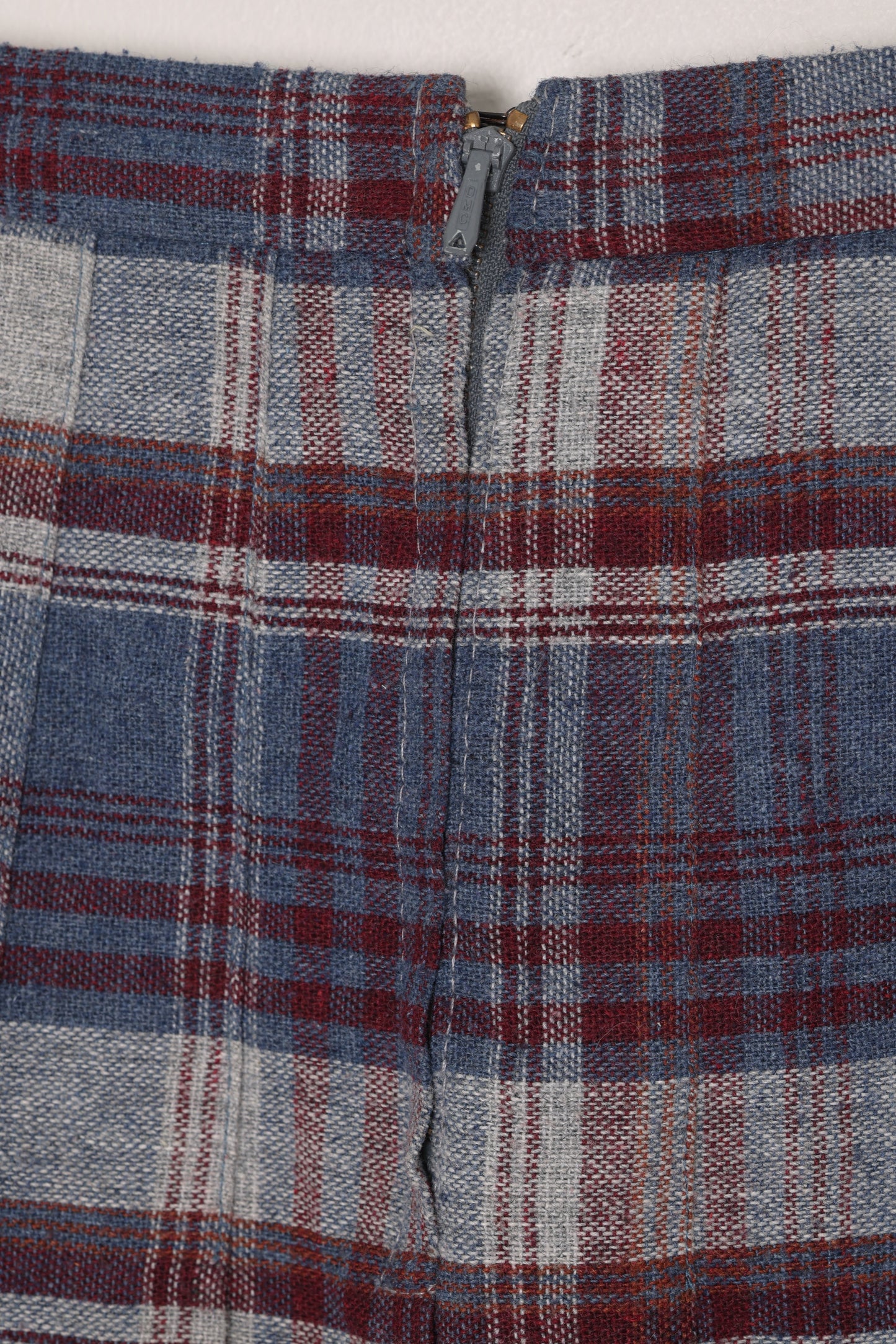 1970s Wool Plaid Skirt, Controlled Pleat Expansion, Gallois Gisèle