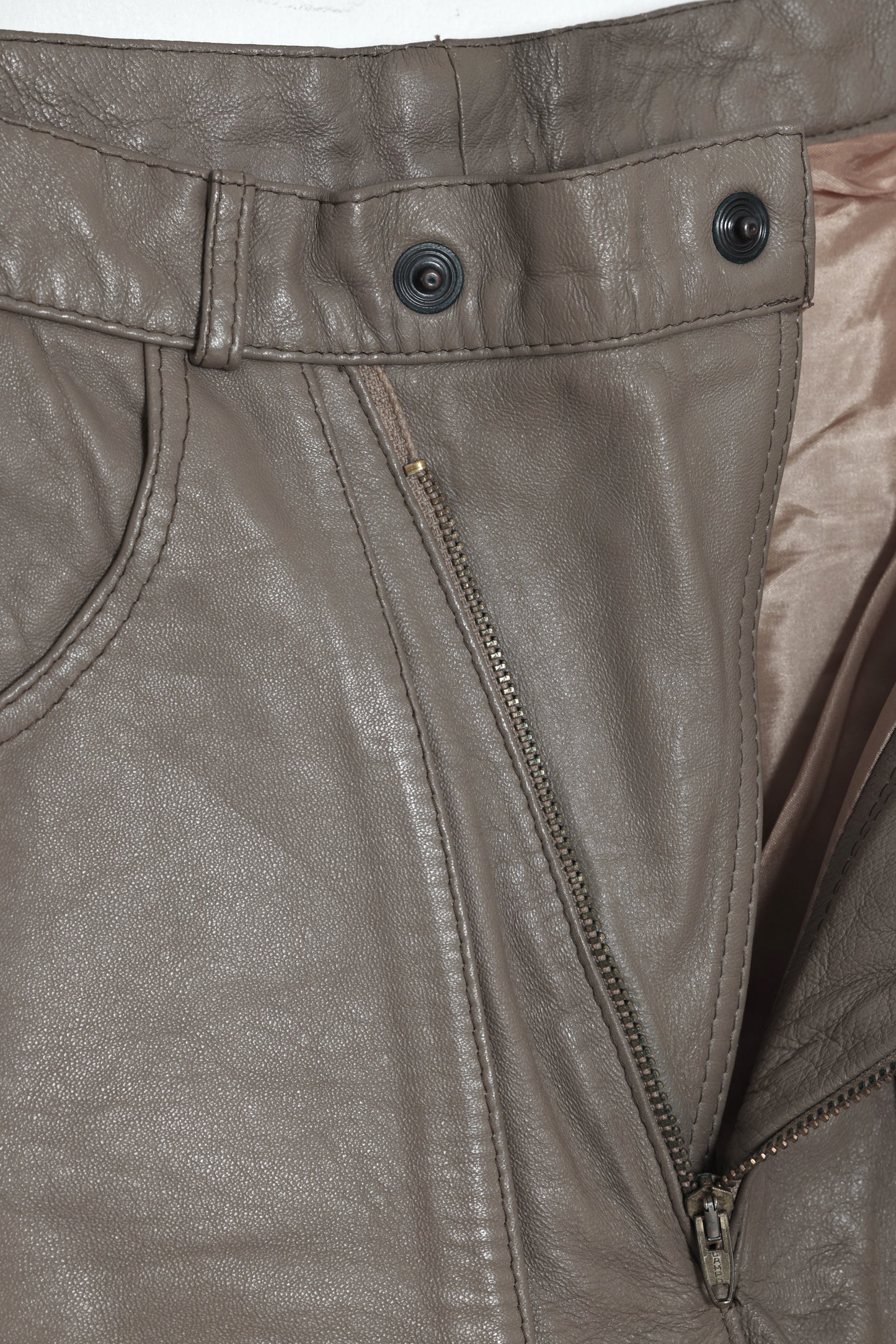 1975–1982, Taupe Leather Expedition Short, Split Apron Panels, Lampo Zip Fly