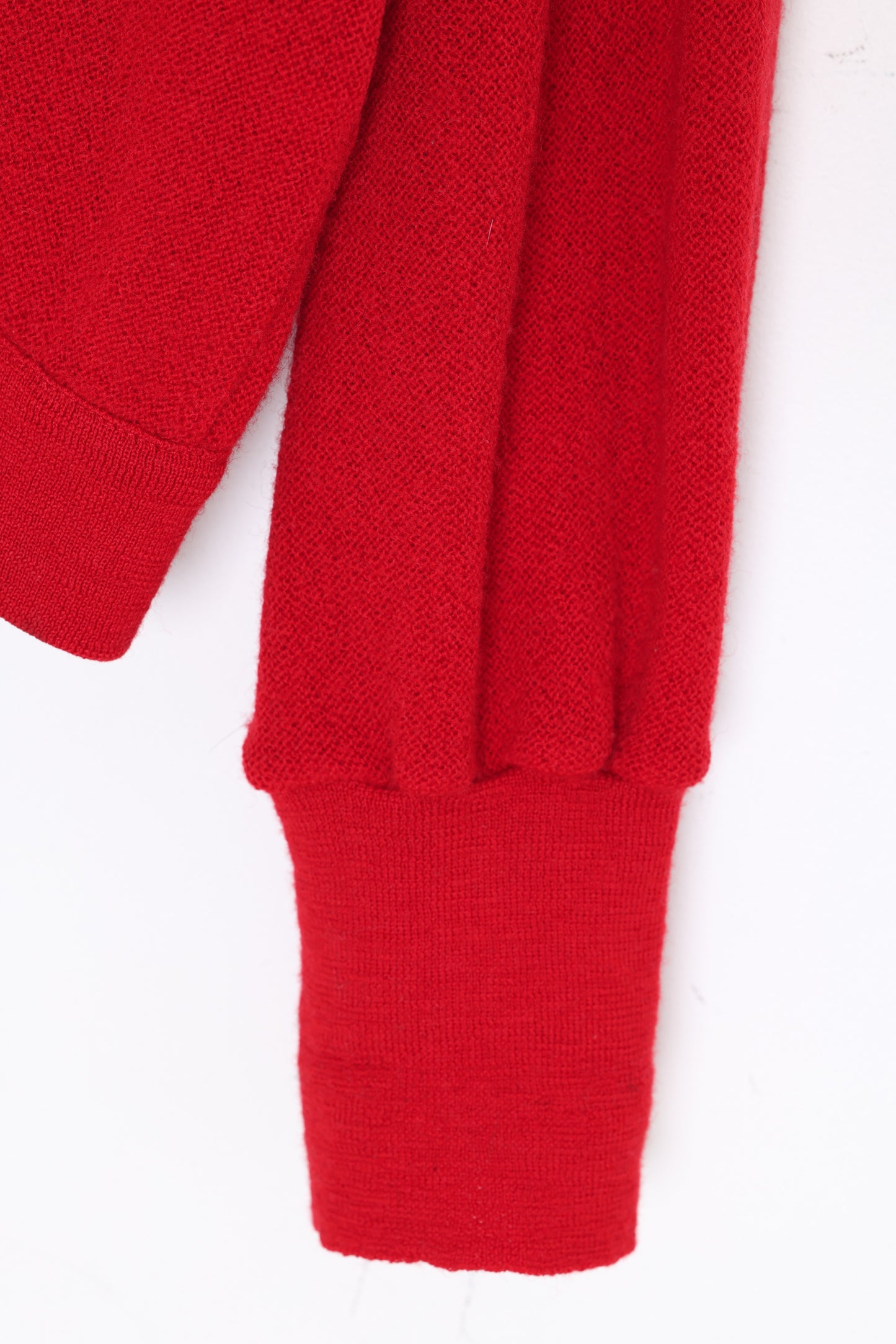 1978–1983, Clubhouse Cardigan, Saddle-Soft Shoulder Collapse, Long Rib Compression Cuff